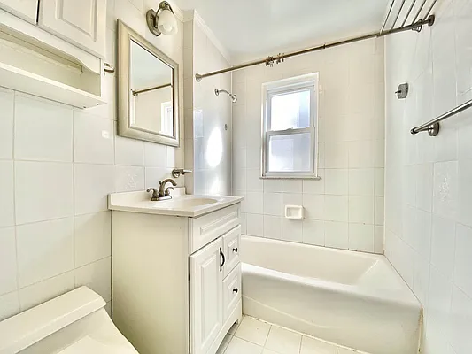 Rented by Astoria Realty | media 19