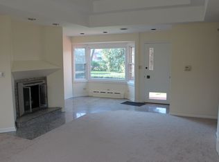 5655 W Hanssen Rd, Gurnee, IL 60031