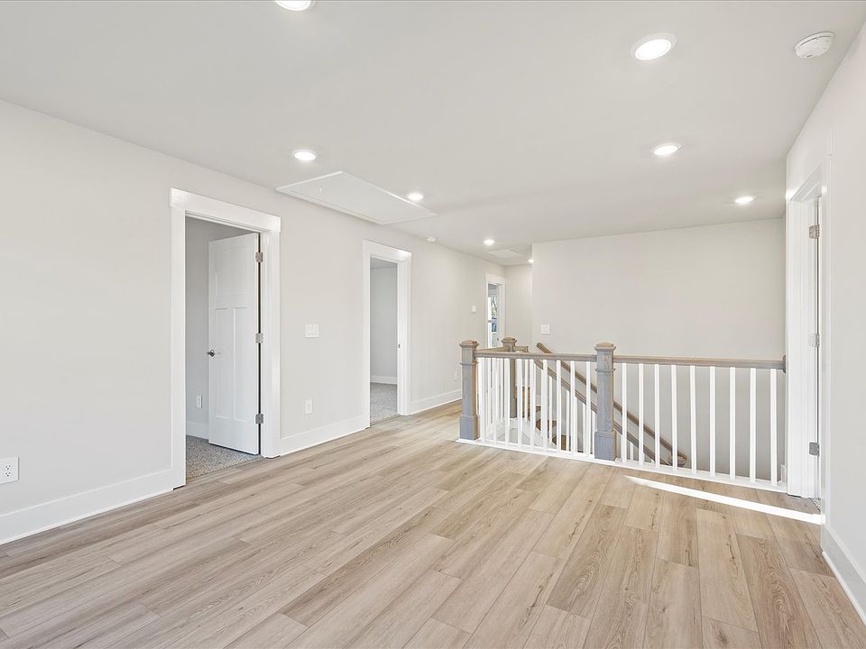 Welcome to the Dakota floorplan at Cedar Shoals - Signature Collection.