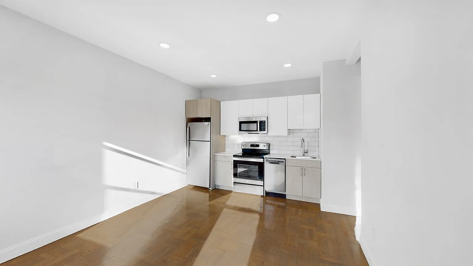 16-40 Queensberry Street — Photo 3