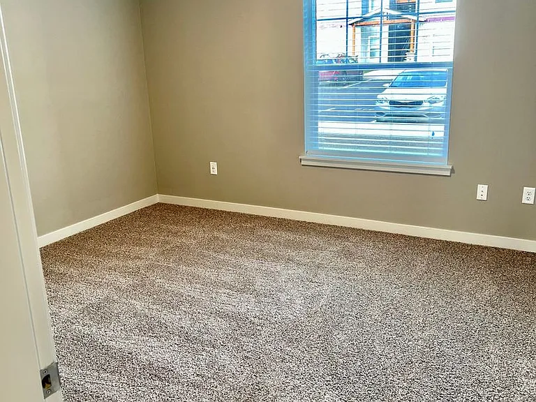 Eagle Pointe Apartments- Resort-Style Living in Albany — Photo 19