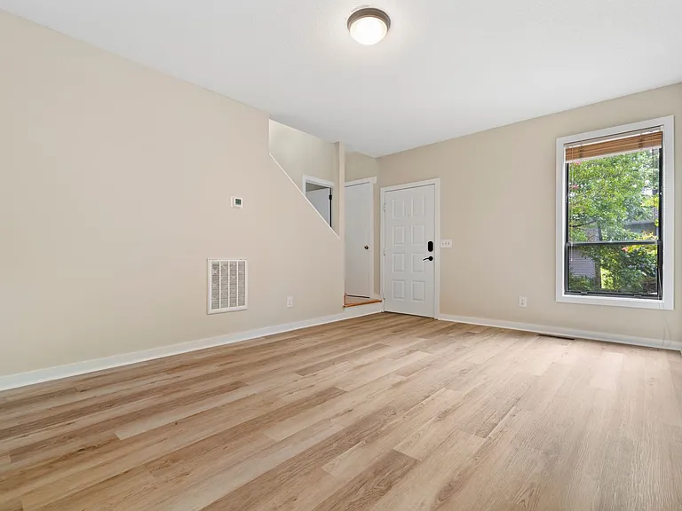 101 Walden Dr — Photo 2
