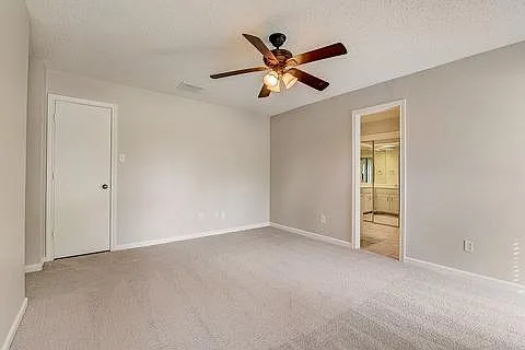405 Kingsbridge Ct — Photo 2