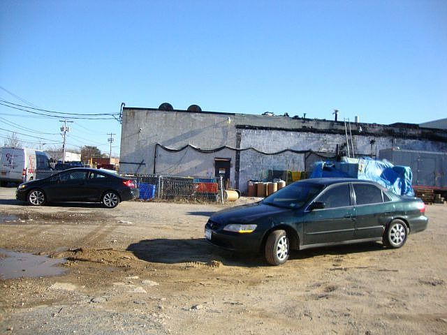 1st image of 850 N Queens Ave