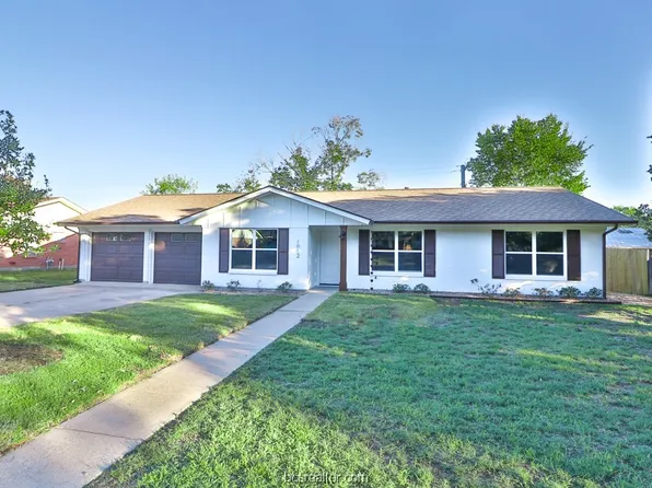 1002 Village Dr, College Station, TX 77840