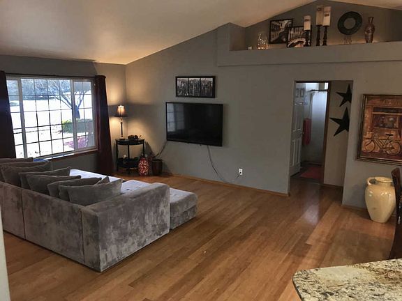4th image of 5779 N Harcourt Dr