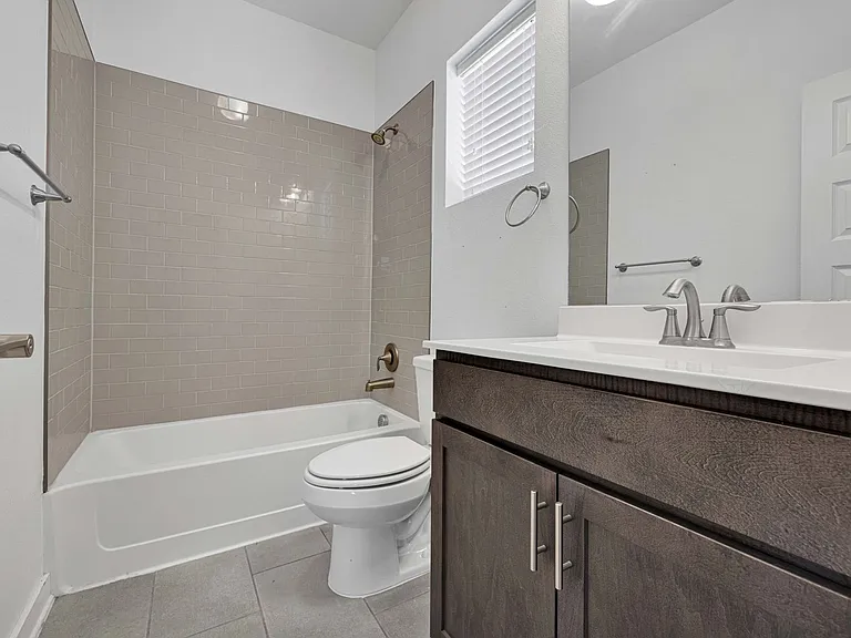 1162 N Olive St — Photo 17