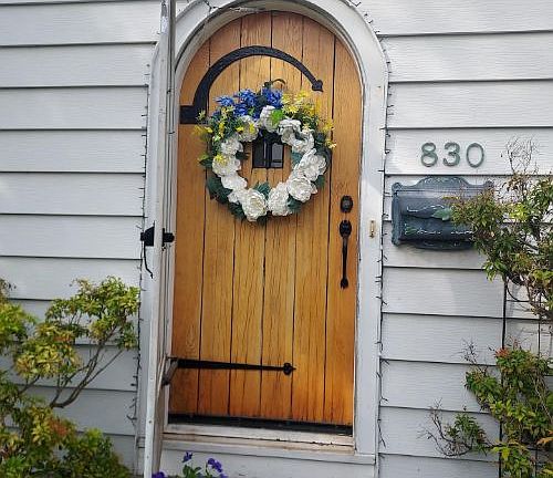 2nd image of 830 Schiller Ave