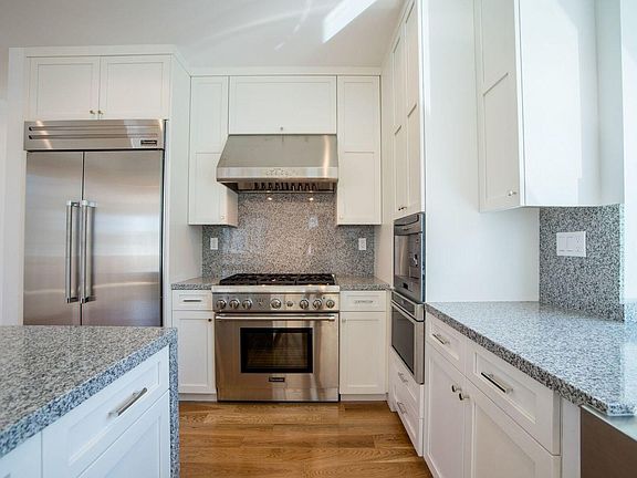5th image of 614 College Ave