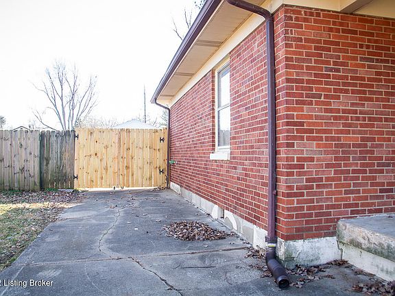 4th image of 5580 Dorinda Dr