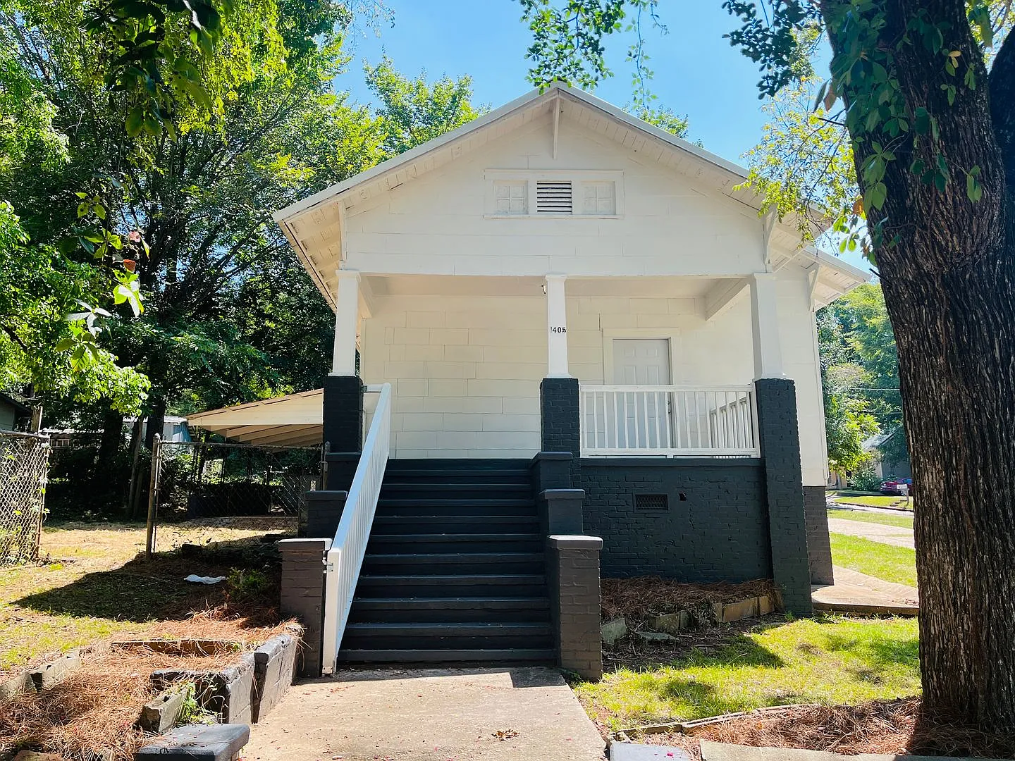 Newly renovated 2 bedroom 2 bathroom single family home in Lagrange! Must see! — Photo 2