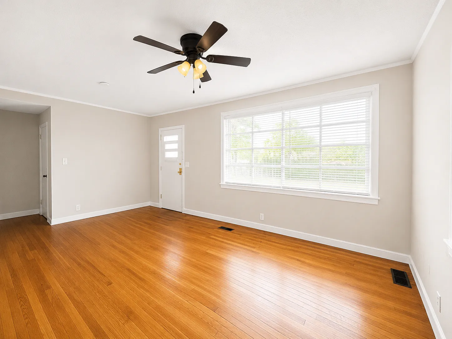 3 bed, 1200 sqft, $1,295 — Photo 3