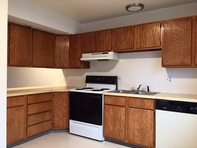 2 bed, 1.5 bath, 950 sqft, $1,400 — Photo 2