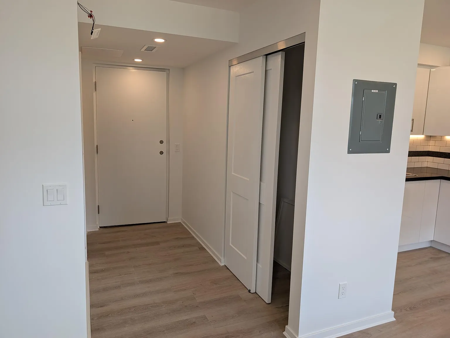 10 Elvaston Drive Toronto — Photo 4