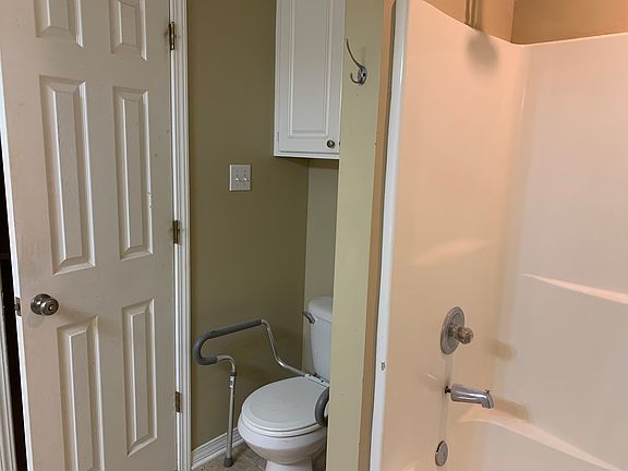 5th image of 89 Pine St