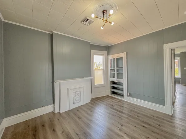 201 1st St #3, Troy, NY 12180