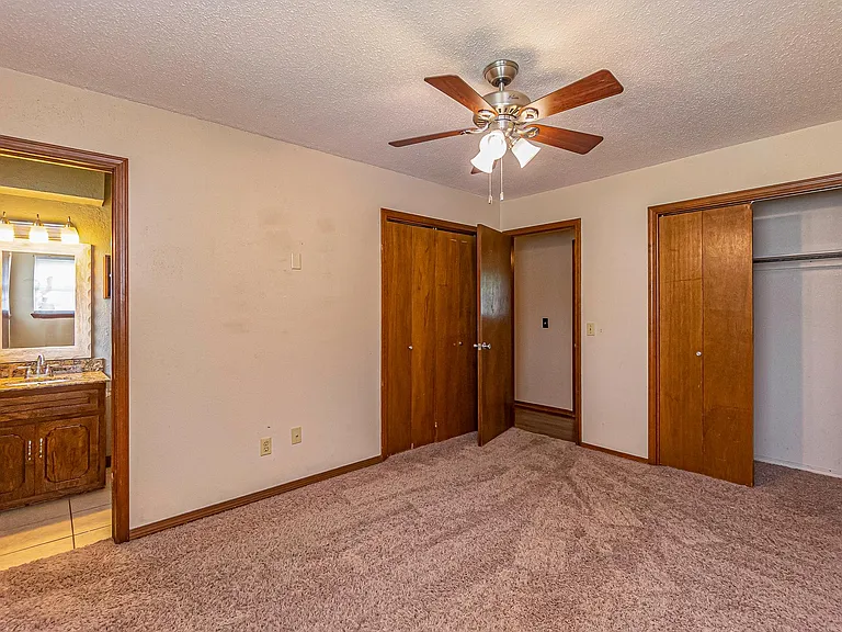 1105 Ridgeway Dr — Photo 6