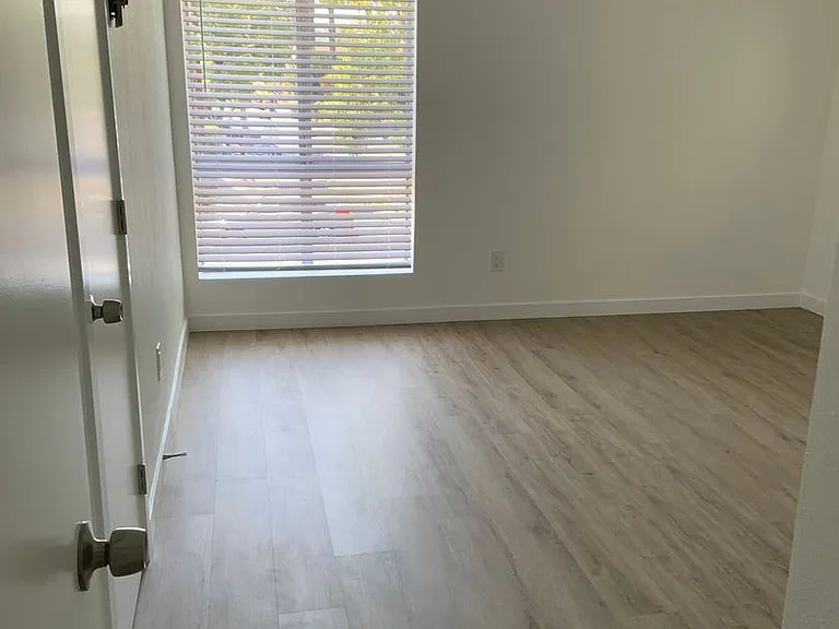 222 N Avenue 66 — Photo 16