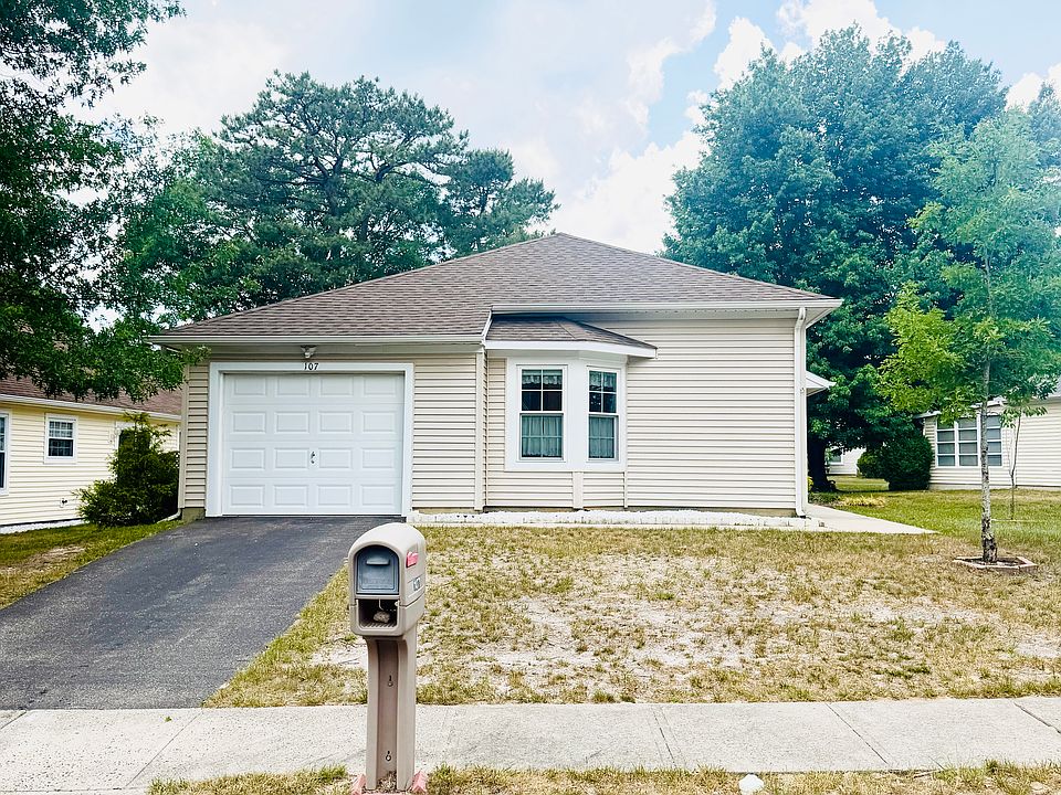 1st image of 107 Pine Oak Blvd