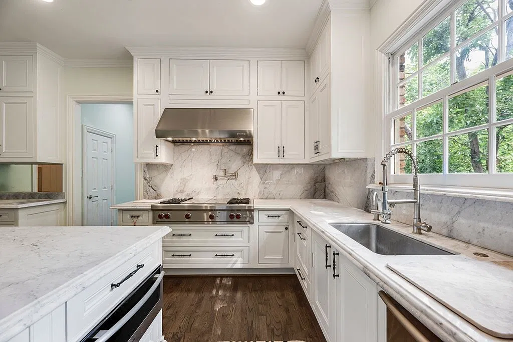 4 bed, 5.5 bath, 3824 sqft, $8,499 — Photo 1