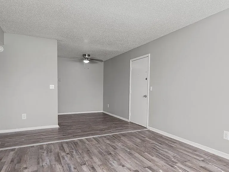 Willow Park Apartments — Photo 8
