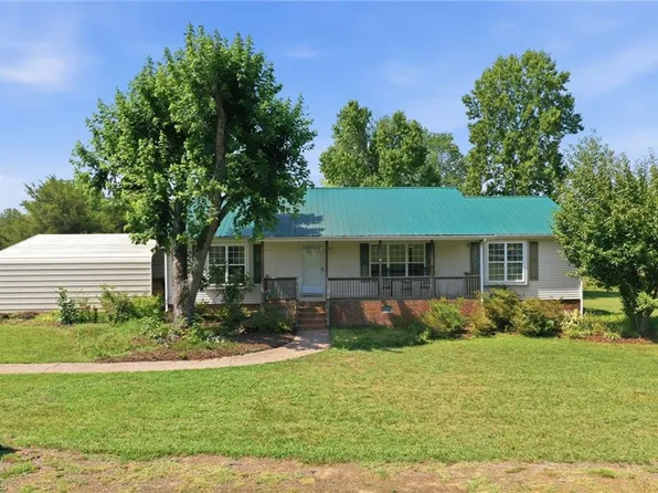 852 Boone Rd, Burlington, NC 27217
