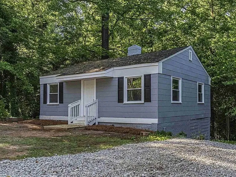 312 Pineneedle Rd — Photo 1