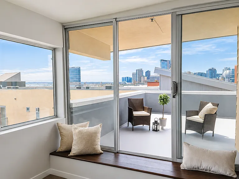 L3 - Sliding Door to Rooftop Deck
Virtual staging shown. Furniture not included.
