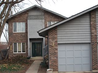 422 S 4th St, St Charles, IL 60174