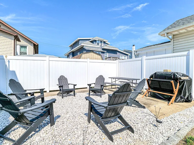 229 N Derby Ave #2 — Photo 27
