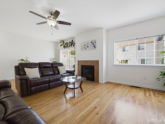 3rd image of 179 Pepin Place #179