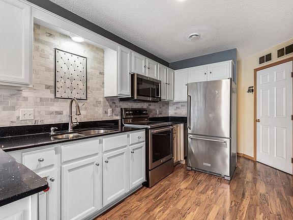 2nd image of 1779 Riverwood Dr