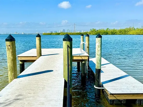 4638 Willett Cooper Ct, Tampa, FL 33619