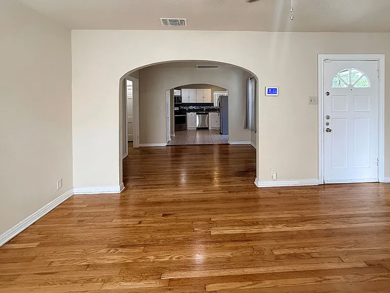 210 Haggin St — Photo 9