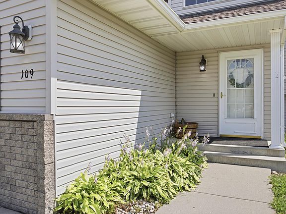 4th image of 109 14th St SW