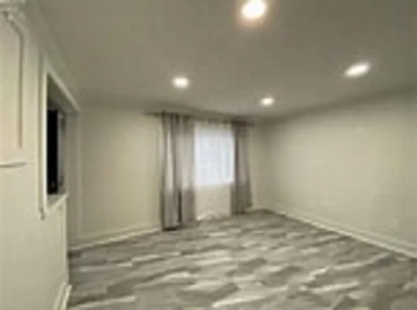 726 Hancock St photo 1