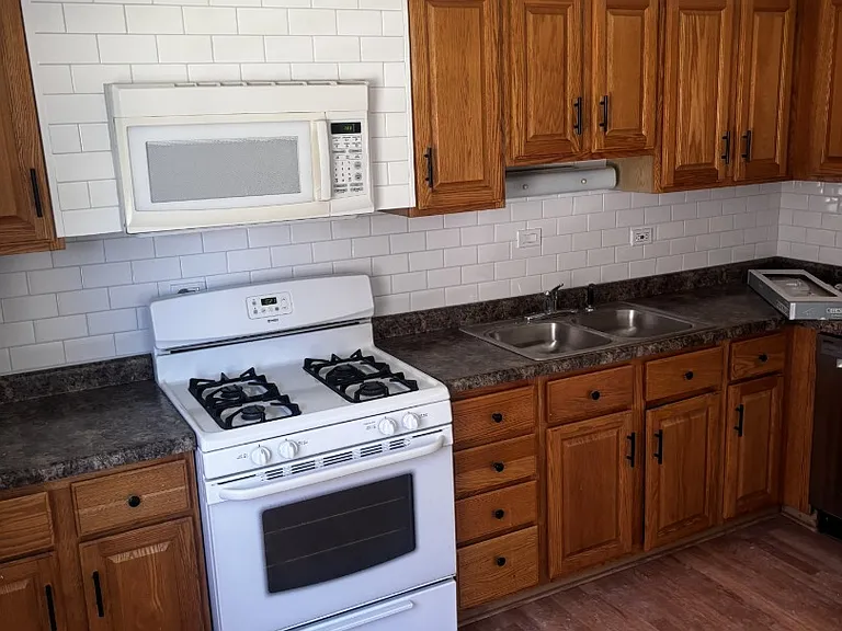 1326 Brown St — Photo 1