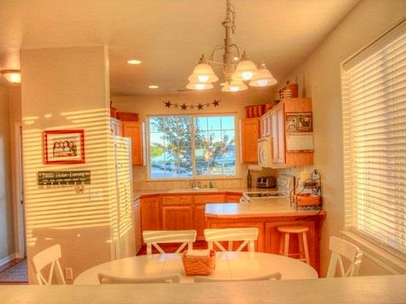 5th image of 730 N Larkspur Ln