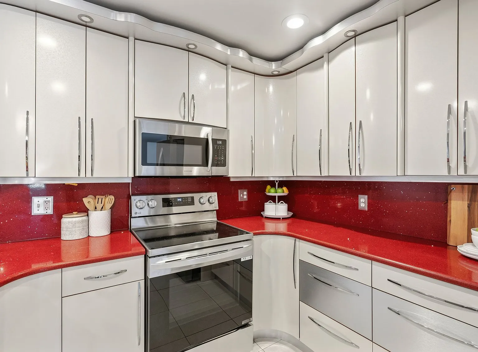 3 bed, 2.5 bath, 1896 sqft, $2,700 — Photo 3