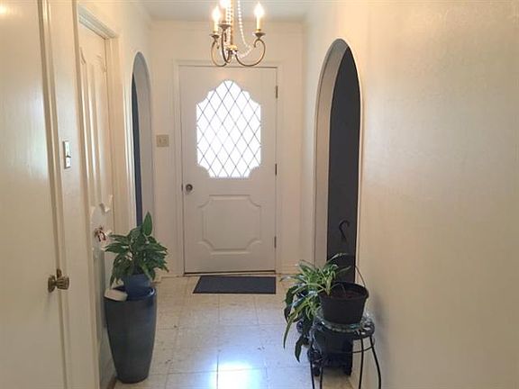 3rd image of 1509 Green Oaks Dr