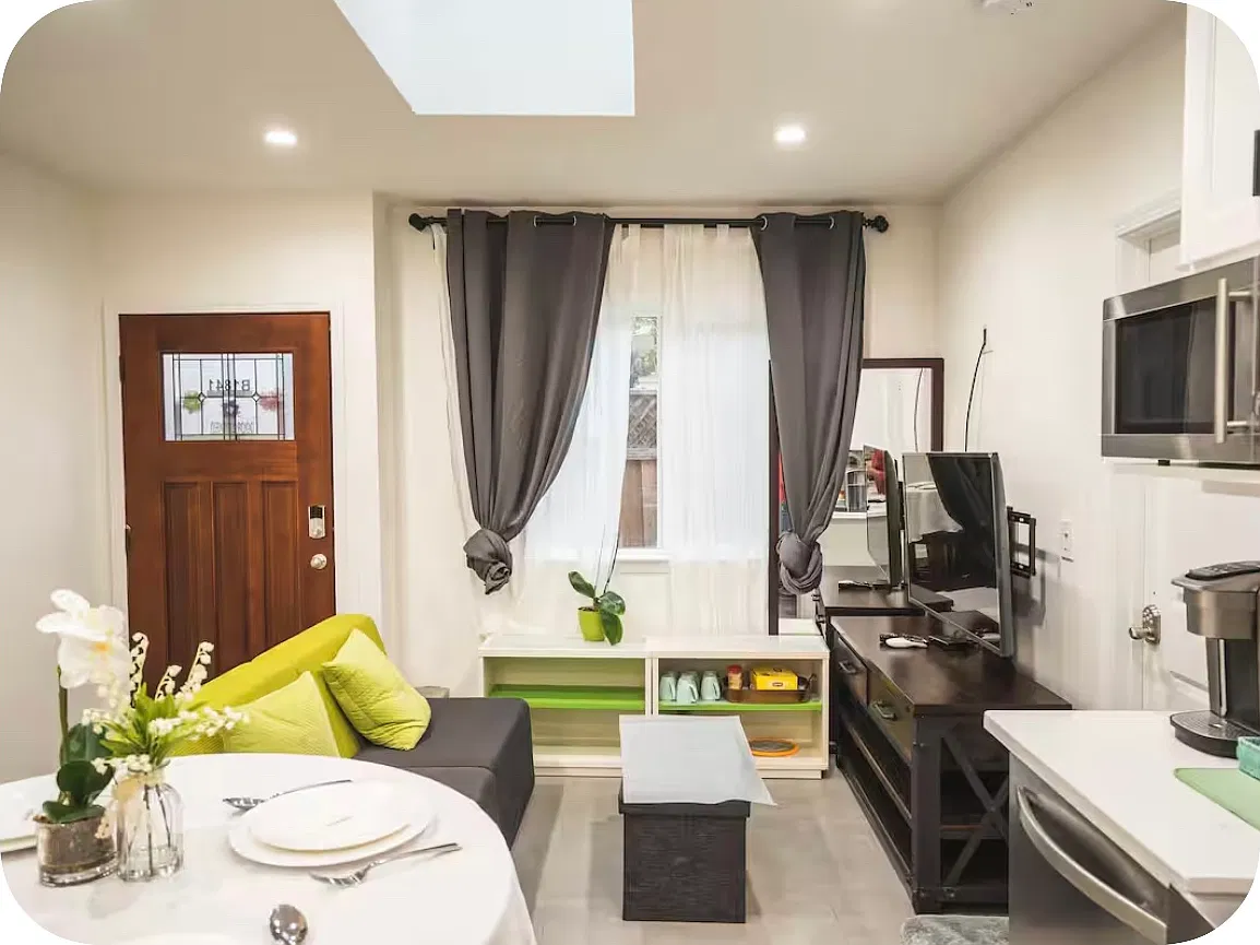 2 bed, 950 sqft, $3,995 — Photo 4