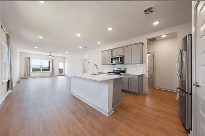 10805 Meris Ln — Photo 6