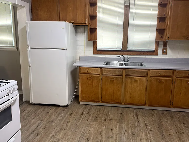 129 W Lincoln St — Photo 3