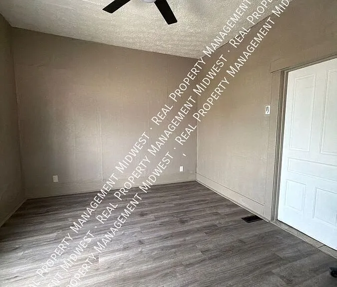 4396 Springfield St — Photo 8