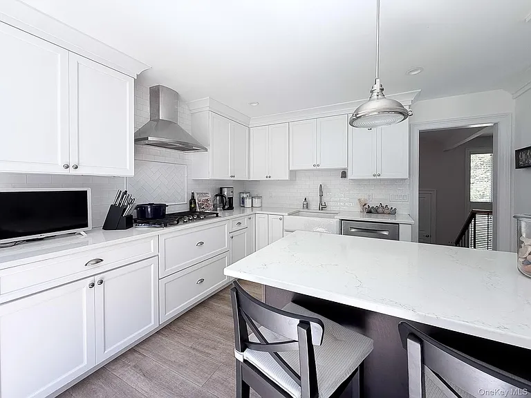 95 Linda Ln W — Photo 3