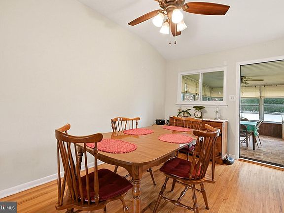 5th image of 120 Woodview Ln