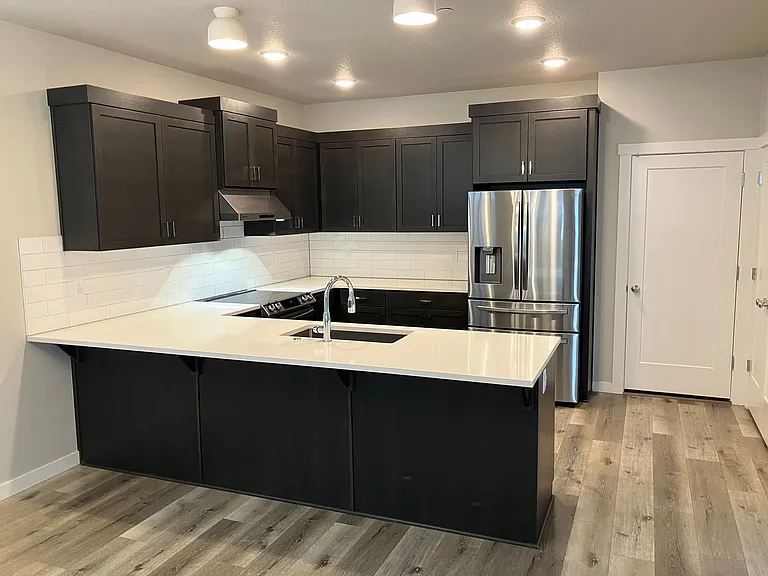 3731 Village Center Dr — Photo 6
