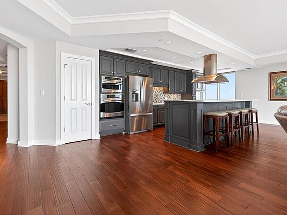 4th image of 4545 Commerce St Unit 2401