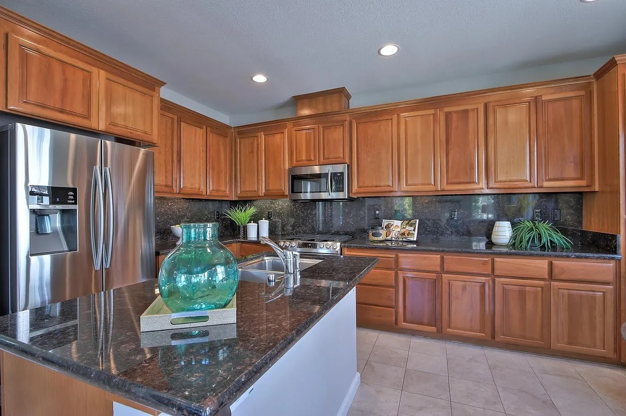 3 bed, 2.5 bath, 1894 sqft, $5,500 — Photo 3