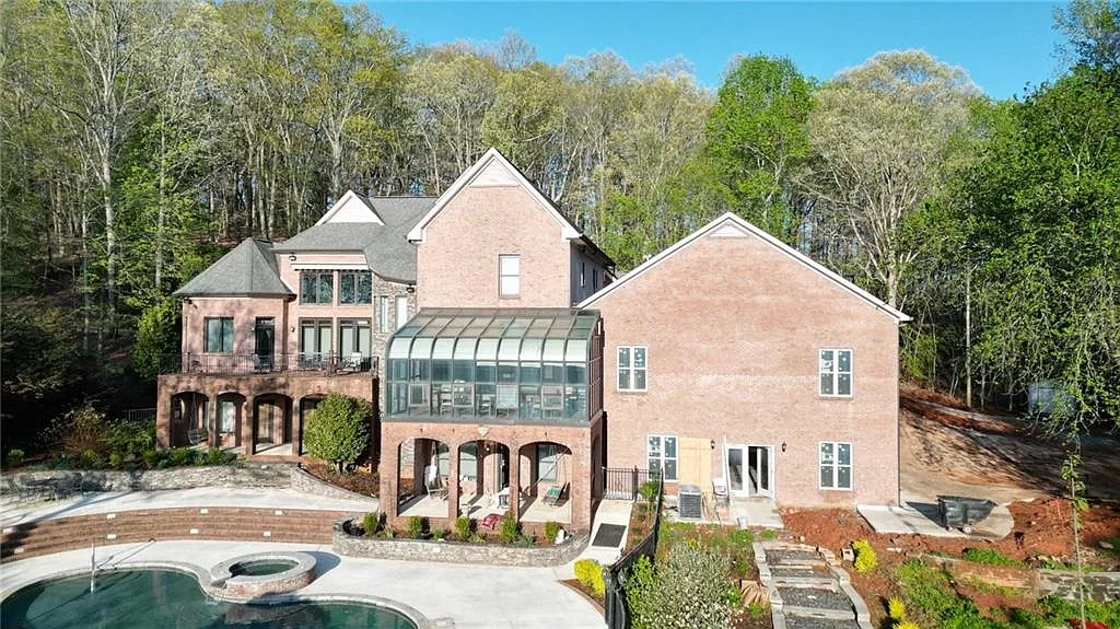 9 bed, 12.0 bath, 11506 sqft, $12,000 — Photo 2